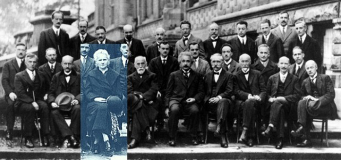 Мария Кюри среди участников конференции о квантовой механике, 1927 год. Фото: cambridgeblog.org