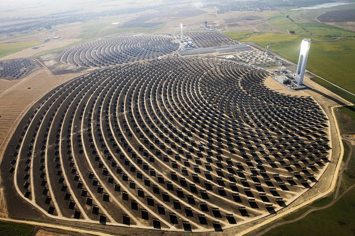 Солнечные электростанции в Севилье (Испания)