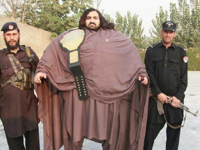 Хан-Баба - мужчина весом в 436 кг. | Фото: c.tribune.com.pk.