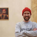 Посетитель Эрмитажа, повесивший свой портрет в музее, принёс извинения