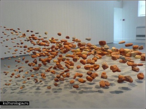 Замершие взрывы в инсталляциях Корнелии Паркер
