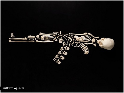 «Остановите насилие» Франсуа Роберта: призыв, сделанный из человеческих костей