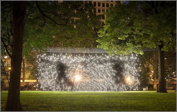 Рассеянный свет: инсталляция из мерцающих лампочек в Madison Square Park