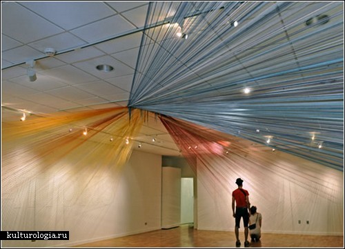 «Over It» - коллективная инсталляция из километров нитей