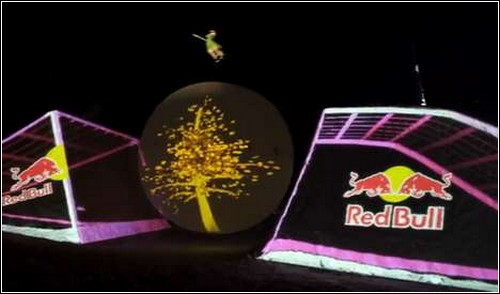 Спорт и искусство в 3D-шоу «Red Bull Off The Planet»