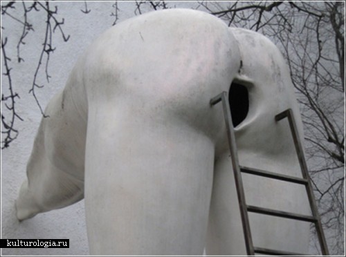 Провокационные и скандальные работы чешского скульптора Давида Черны