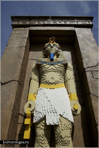Лего-модель  фараона