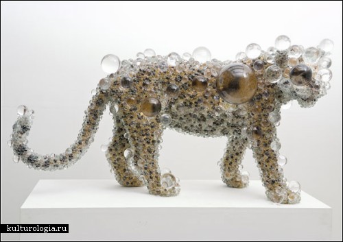 Инсталляции из стеклянных шариков, пены и воды от молодого японского художника Kohei  Nawa
