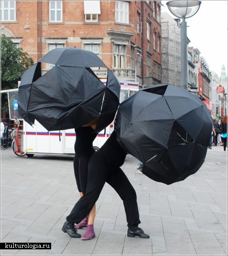 Уличный перфоманс с зонтиками от Джули  Тремблей (Julie Tremblay)