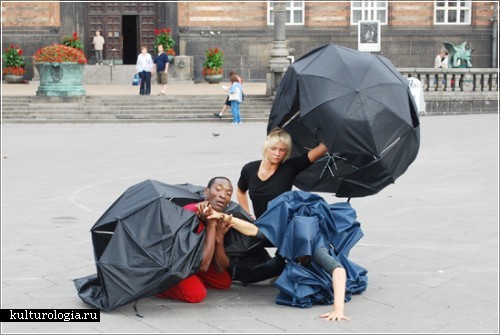 Уличный перфоманс с зонтиками от Джули  Тремблей (Julie Tremblay)