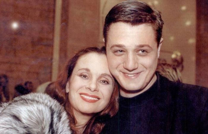 «Не новая, а любимая»: Кто она – четвёртая жена Алексея Макарова, которая поразительно похожа на его мать Любовь Полищук