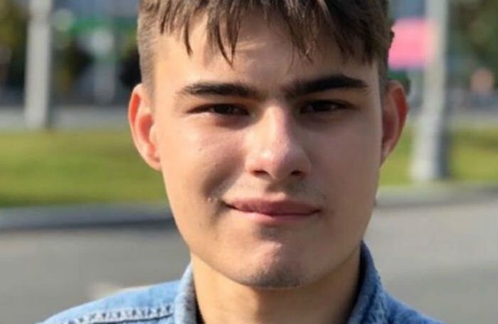 Илья продолжает жить с мамой.