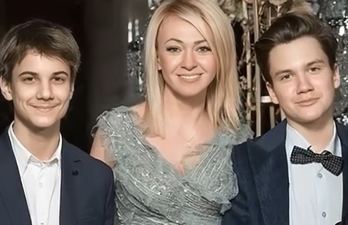 «Не родная, но настоящая»: 5 известных женщин, которые для чужих детей стали мамами, а не мачехами