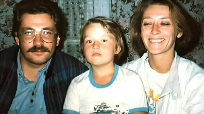 Владислав Листьев с Татьяной Лялиной и сыном Сашей Владислав Листьев с Татьяной Лялиной и сыном Сашей