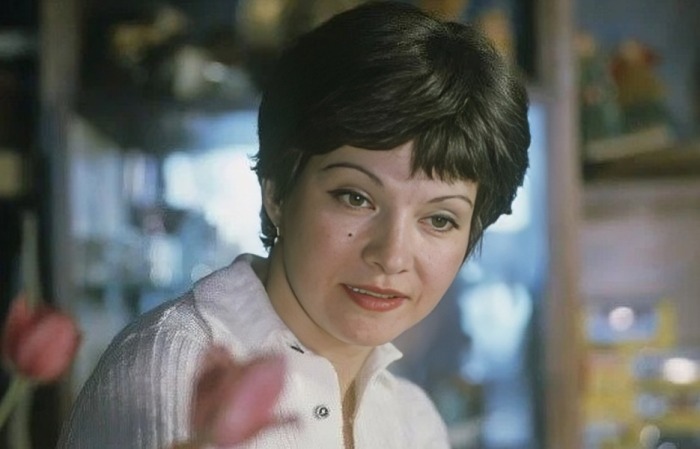 Ей целовал руки сам Шарль Азнавур, а мужья предавали: Почему мыла посуду в кафе звезда советского кино Маргарита Володина