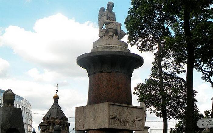 Могила архитектора ВОронихина на Лазаревском кладбище Александро-Невской лавры.
