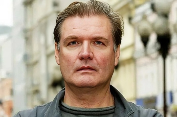 Уходил от жён с одним чемоданом, воспитывал сына без матери и расстался с молодой женой: Поиски любви Владимира Симонова