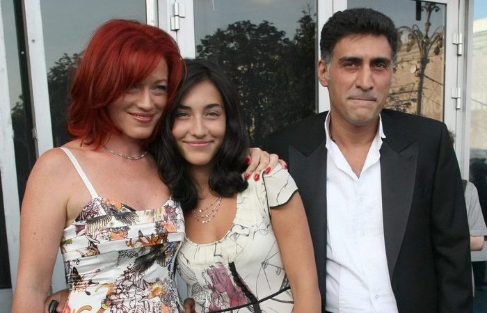 Родилась на чужбине.