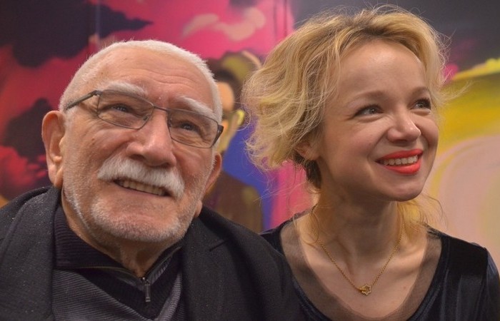 При жизни Армен не слишком-то комментировал свой последний брак.