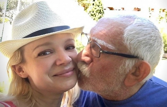 Прожили вместе всего год.