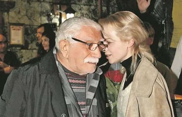 Что стало причиной развода - неизвестно.