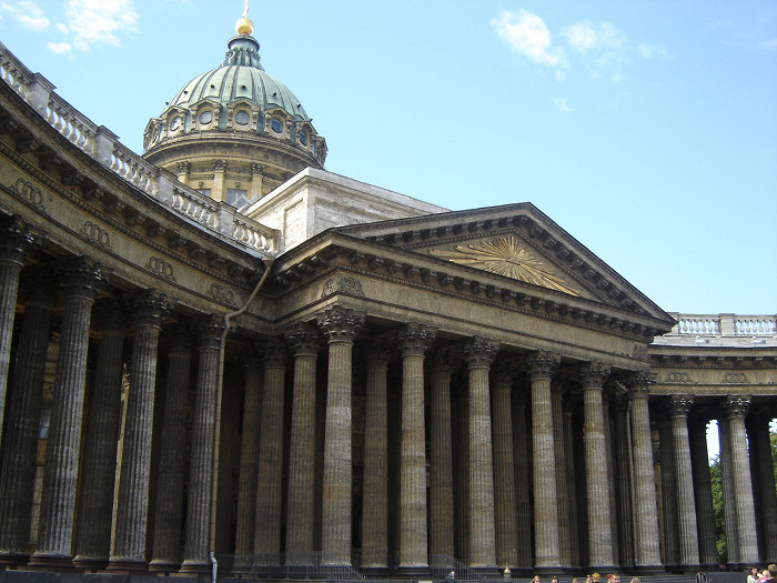 Величественная колоннада Казанского собора в Санкт-Петербурге.