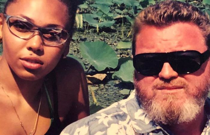 Михаил долго добивался внимания Инны. Михаил долго добивался внимания Инны.