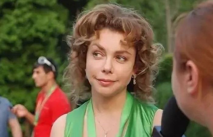 Женщина - кремень.