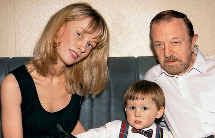 Семейную жизнь разрушил случай. Семейную жизнь разрушил случай.