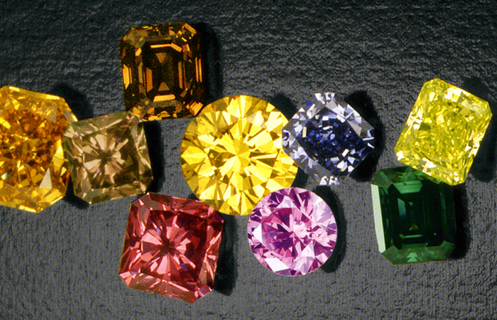 Цвет алмаза обычно бледно-желтый.