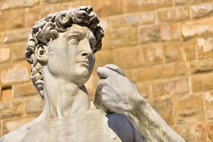 Статуя «Давид» работы Микеланджело Буонарроти на Пьяцца делла Синьоррия во Флоренции, Италия