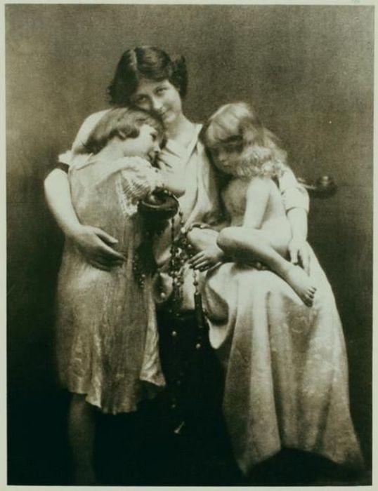 Айседора Дункан с детьми.