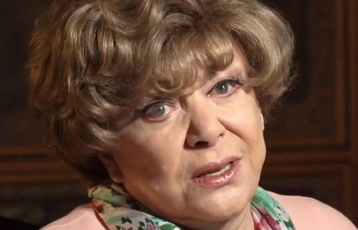 Хочет спокойно проводить старость.