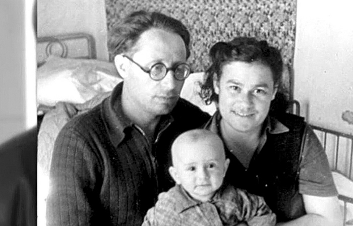 Из семьи репрессированного. Из семьи репрессированного.