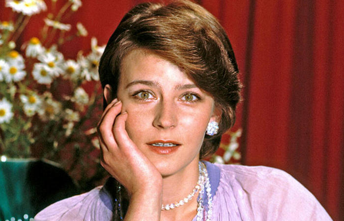 Жизнь обещала быть безоблачной. Жизнь обещала быть безоблачной.