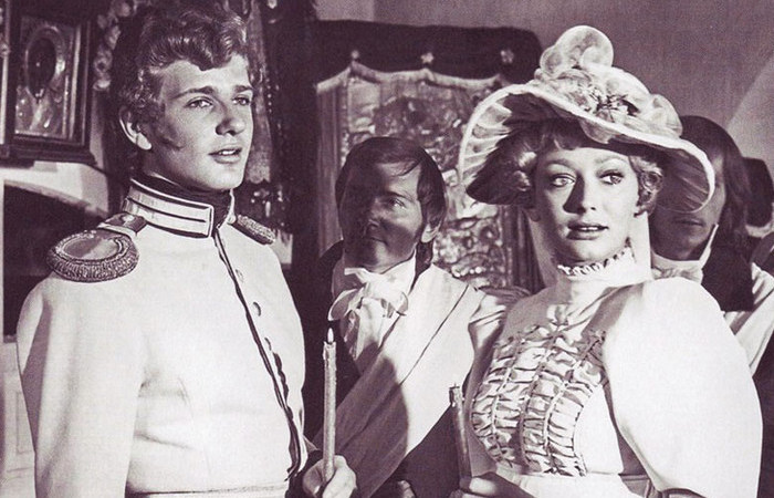 Говорили о молодой актрисе всякое. 