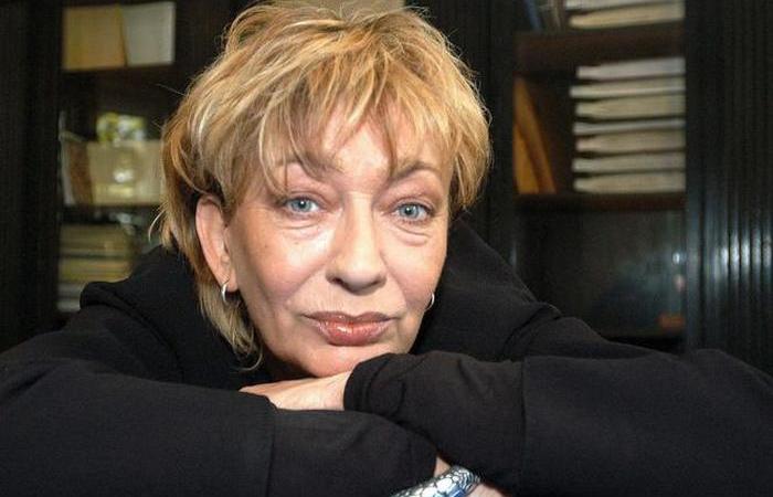 Осталась совсем одна.