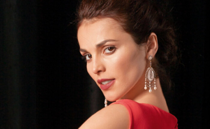 Сати Казанова. Сати Казанова.