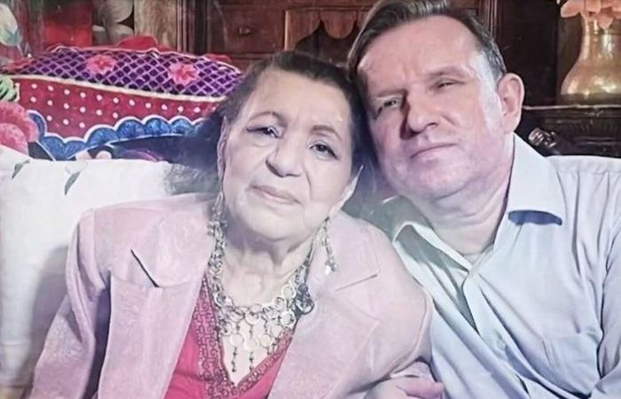 Последние годы провела с простым продавцом.