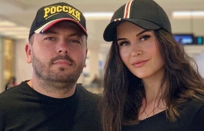 Сначала менеджер...