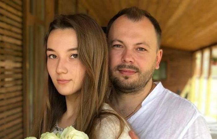 Через 2 года нашёл новую избранницу.