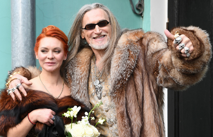 Трижды женился... на одной женщине. Трижды женился... на одной женщине.