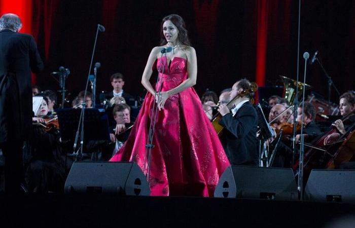 Глухая стена личной жизни. Глухая стена личной жизни.