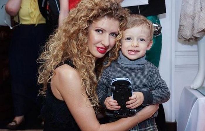 В приоритетах - бизнес и семья.