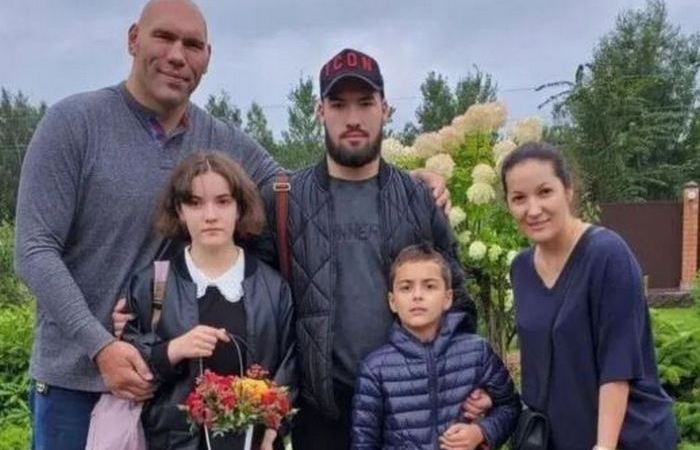 Образцовый семьянин.