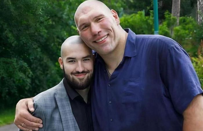 Весь в отца.