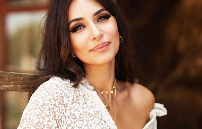 С дества занималась музыкой.