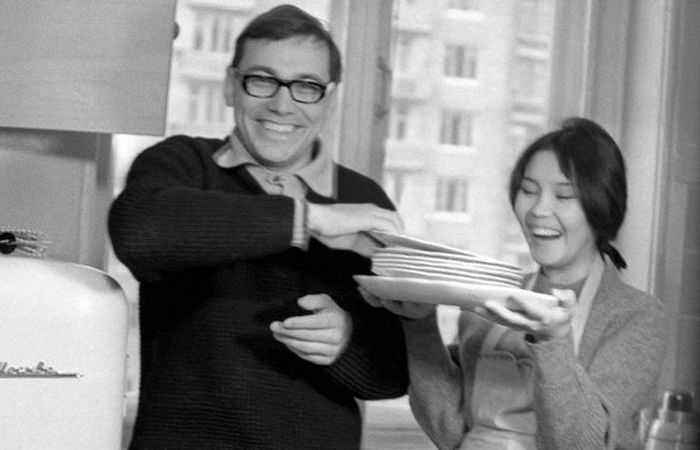 Был женат пять раз. Был женат пять раз.