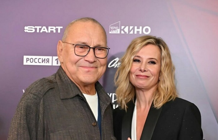 Нынешняя супруга маэстро. Нынешняя супруга маэстро.