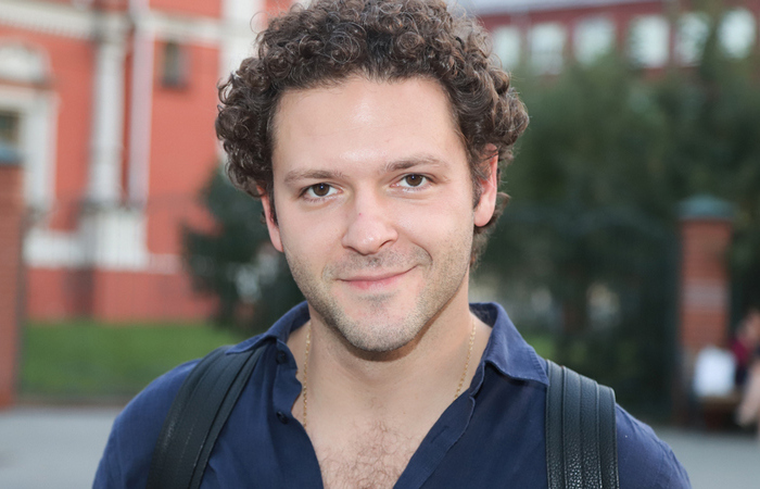 Скитался по жизни.